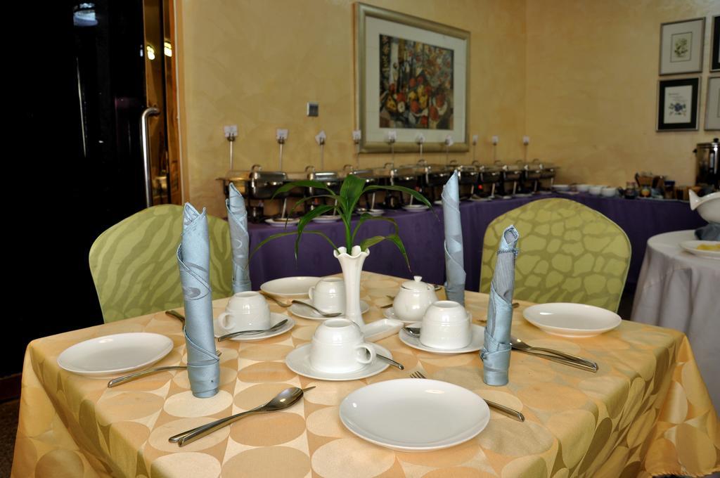 Chelsea Hotel Wuse II Mobushipe Exterior photo