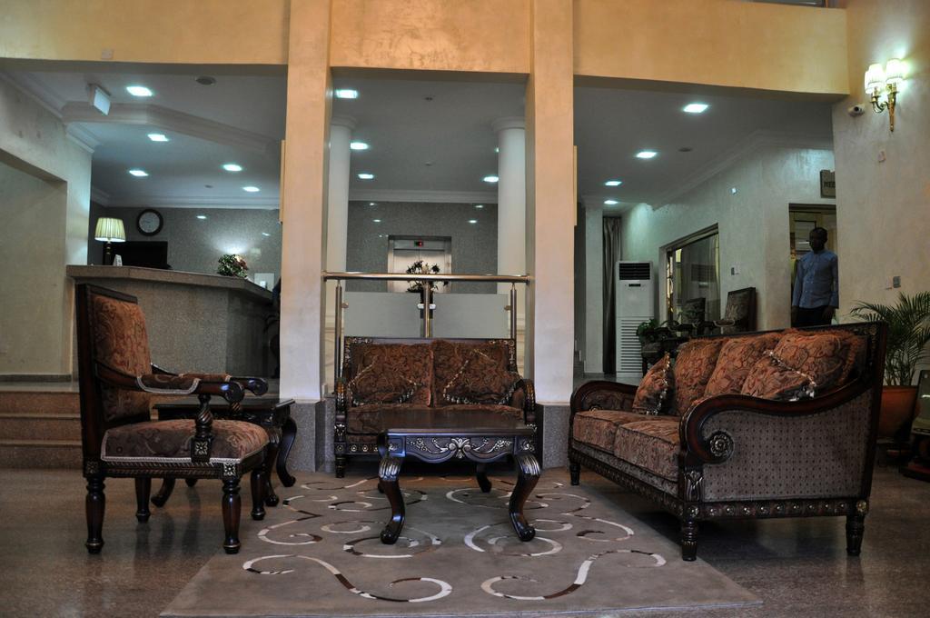 Chelsea Hotel Wuse II Mobushipe Exterior photo