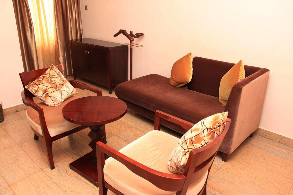 Chelsea Hotel Wuse II Mobushipe Exterior photo