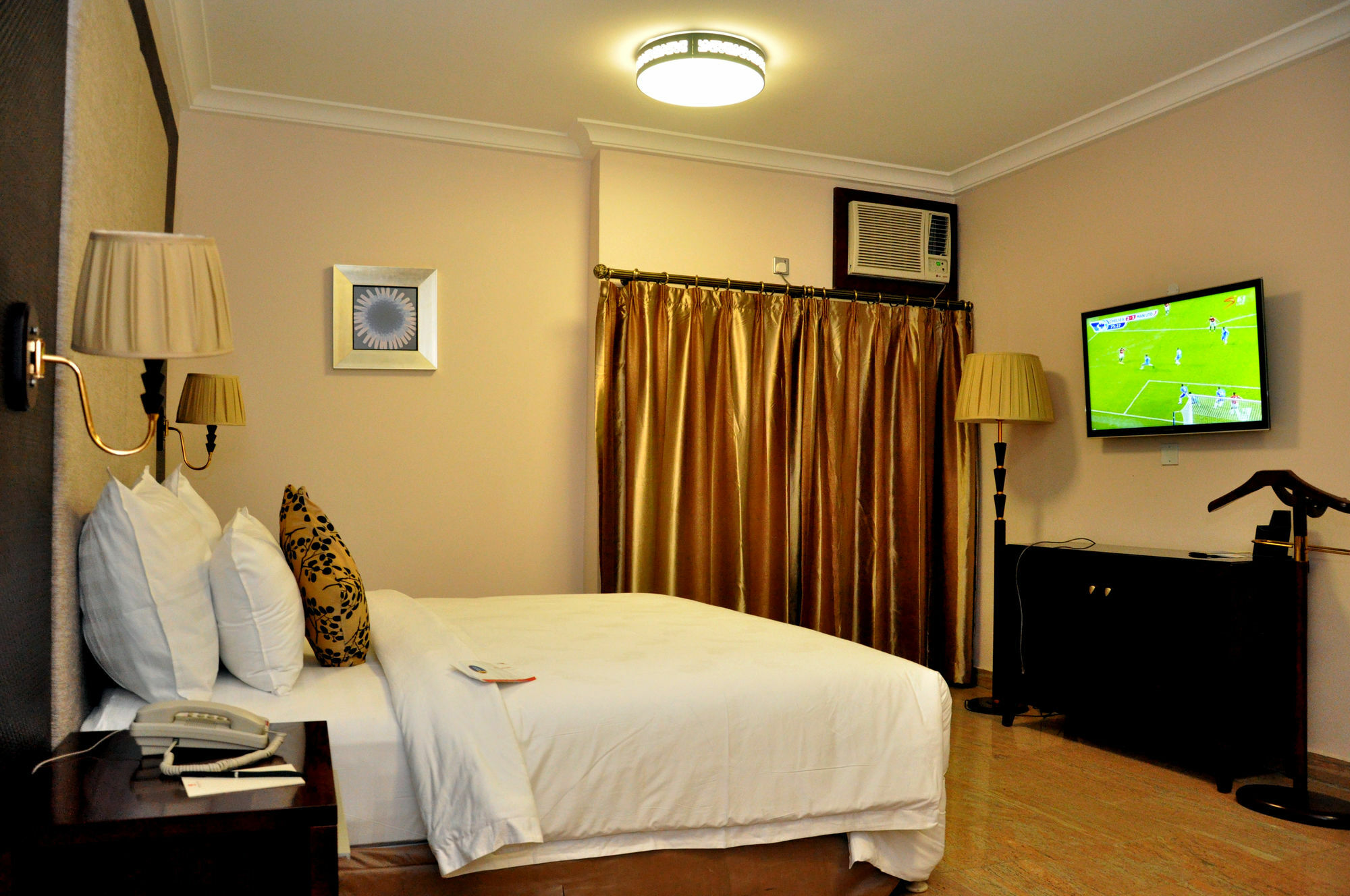 Chelsea Hotel Wuse II Mobushipe Exterior photo